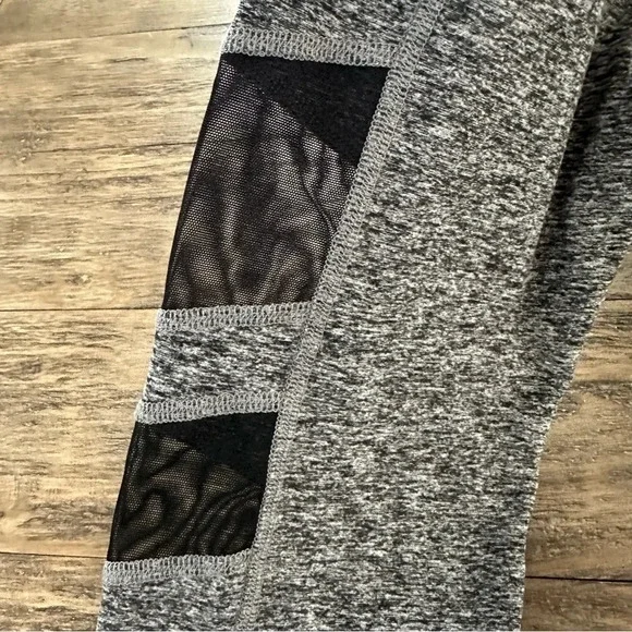 Beyond Yoga size Small Hi Waist Gray Mesh side leggings pants Soft Workout 7/8 - Picture 7 of 8